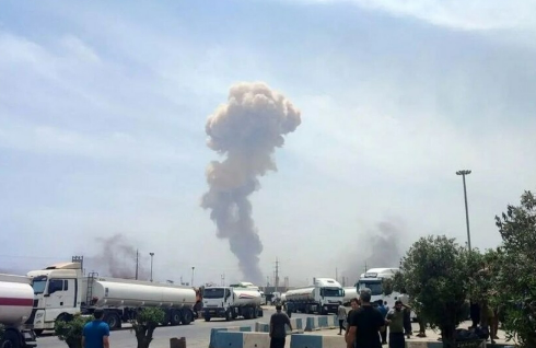انفجار هائل يهز ميناء رجائي في إيران: 4 قتلى ومئات المصابين
