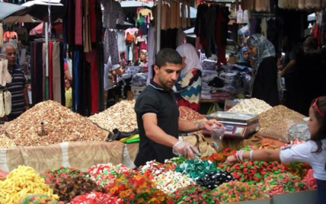 أسواق جنين تنتعش بقدوم المتسوقين من عرب الداخل وسط آمال التجار بالهدوء