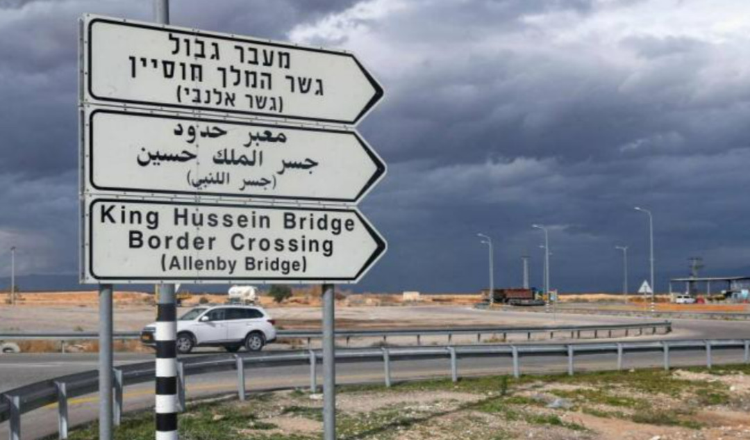 إغلاق معبر الملك حسين وتداعياته الإنسانية على الفلسطينيين