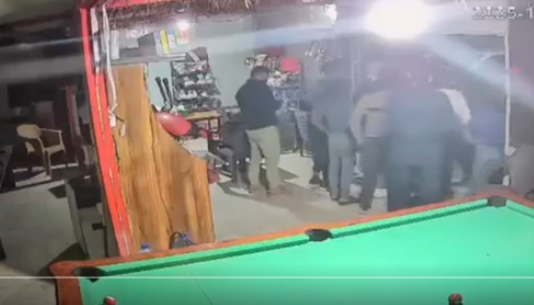 الأمن العام يعتدي على مواطنين داخل قاعة بلياردو في قرية النيزارية بريف القصير