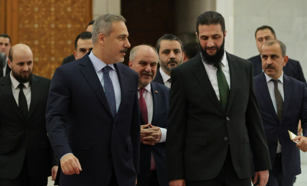 جدل سياسي بعد تضارب تصريحات الشرع وفيدان حول التعاون الاستخباراتي ضد داعش