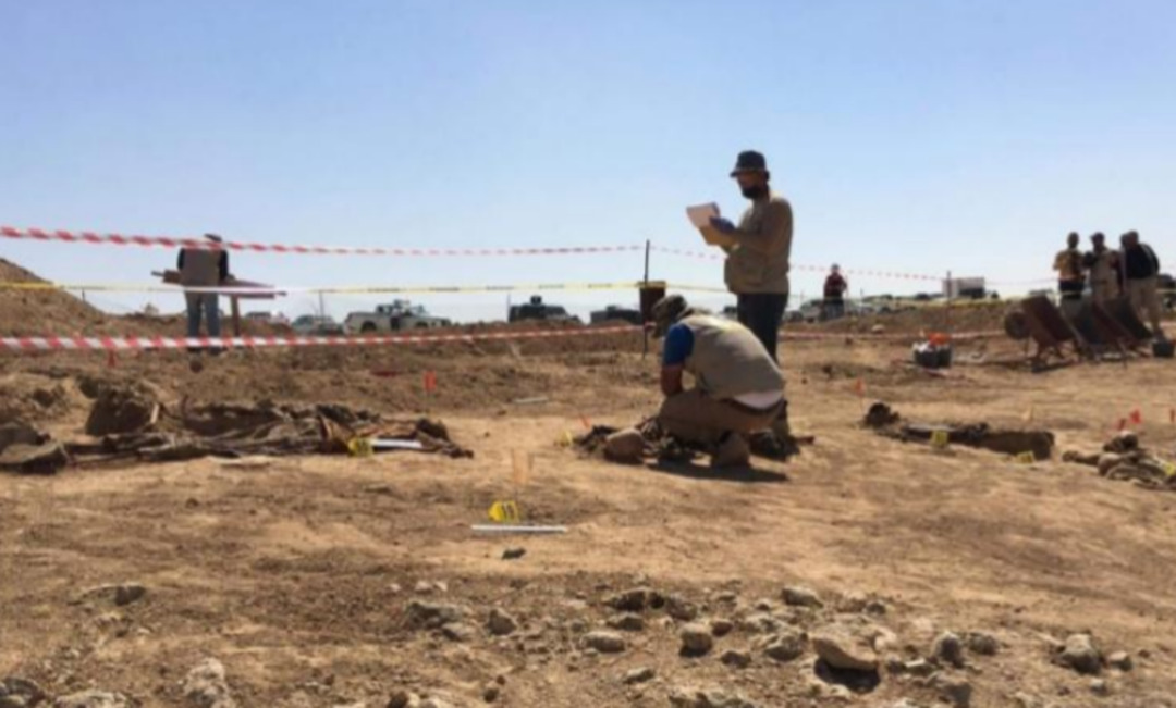 العثور على مقبرة جماعية جديدة في حمص تكشف جرائم النظام البائد