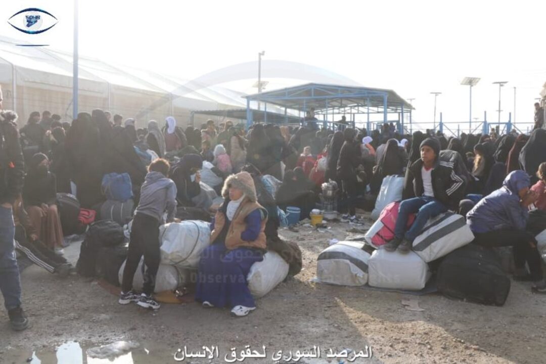 240 أسرة من اللاجئين العراقيين تغادر مخيم الهول إلى العراق