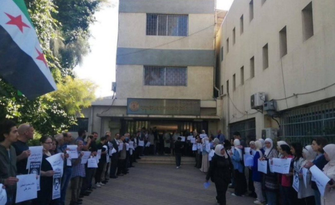 في اللاذقية وطرطوس: ضغوط حكومية على الطلاب والمعلمين