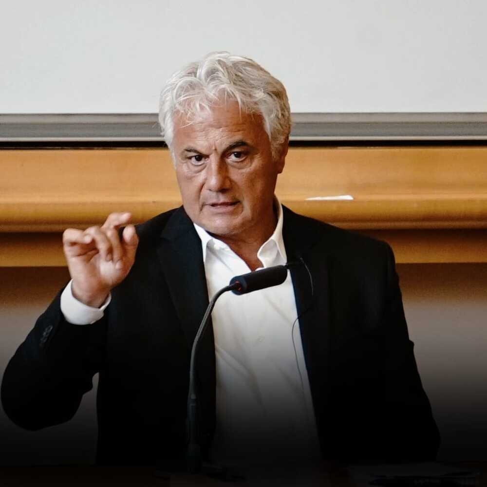 نيويورك تايمز: الجيش الجديد في دمشق يعتمد على الولاءات الشخصية وغياب التعددية...