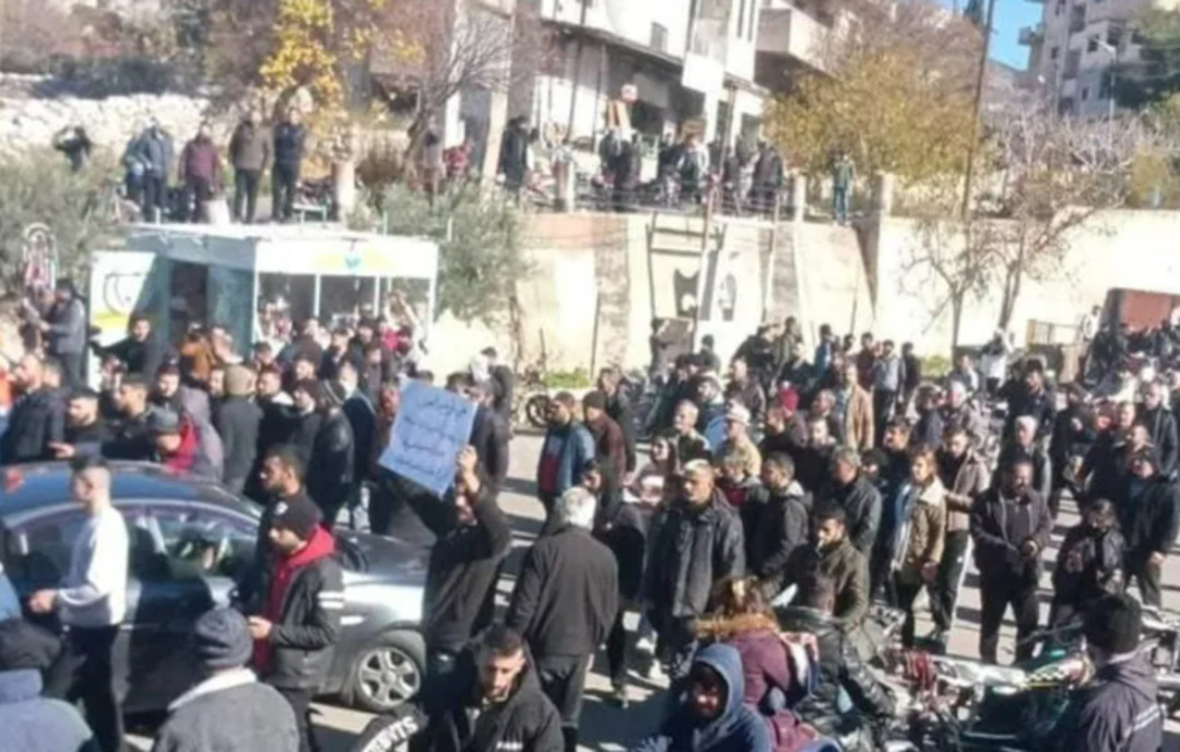 3 قتلى و60 مصاباً باحتجاجات الساحل السوري