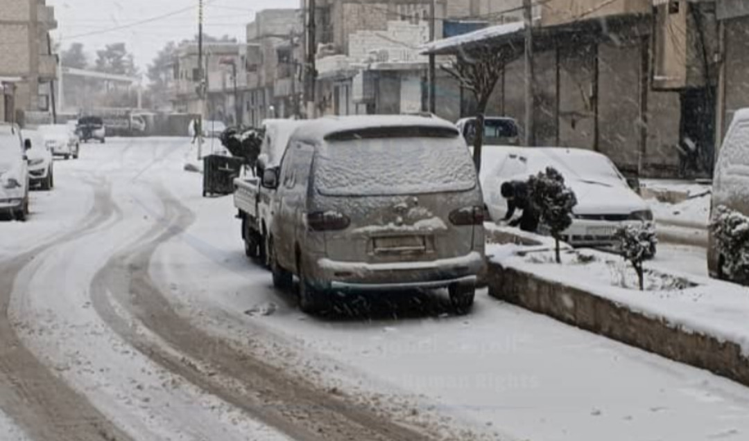 شتاء قاسي يهدد النازحين في شمال سوريا: استغاثة إنسانية قائمة