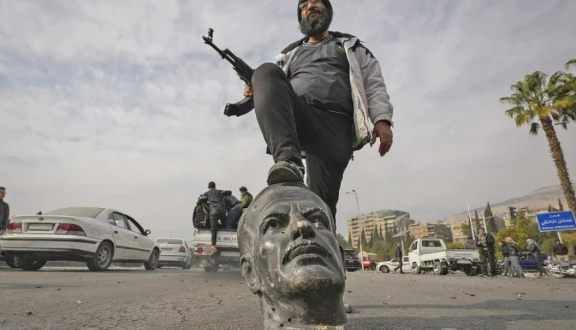 من روسيا.. رئيس مخابرات الأسد وابن خاله يخططان للانتفاضة السورية