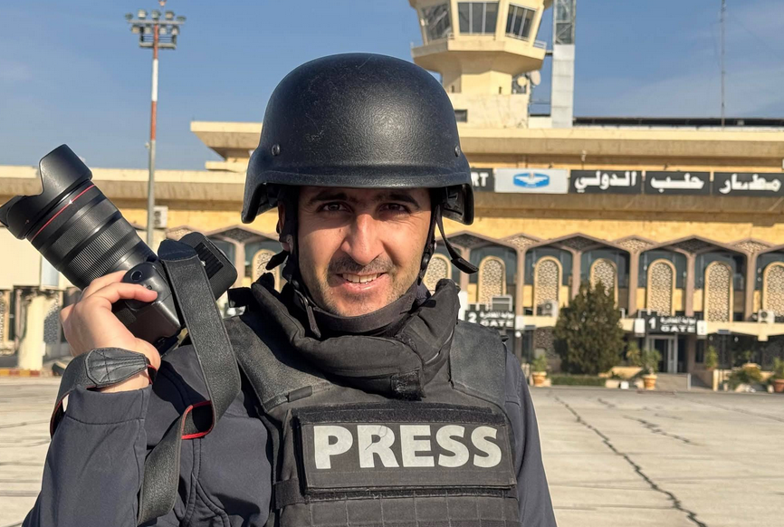 صحفي يتعرض لمعاملة تعسفية من قبل رجال الأمن في دمشق