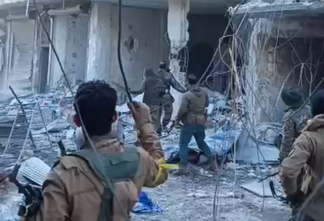 المرصد السوري: انتهاكات خطيرة ضد المحتجزين من قبل عناصر الحكومة الانتقالية