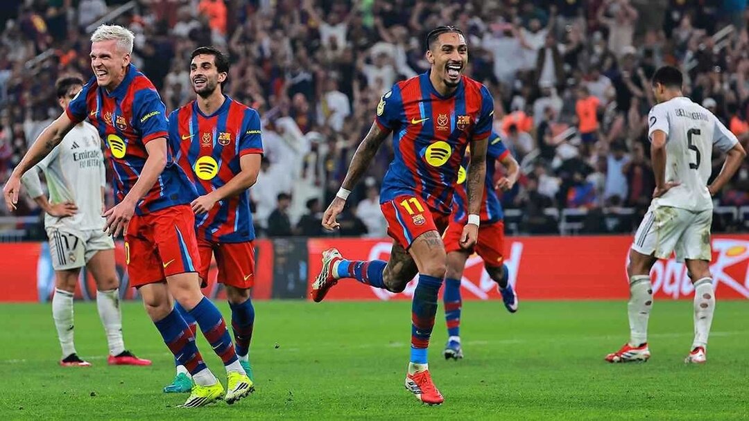 برشلونة يتوج بكأس السوبر الإسباني بعد الفوز على ريال مدريد