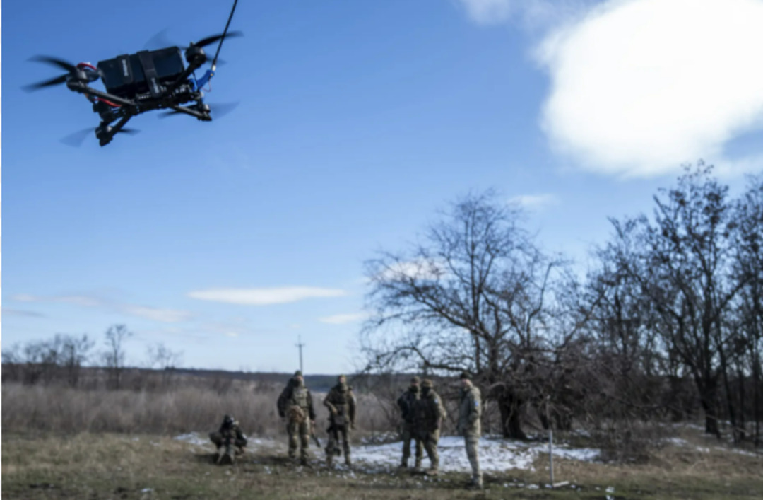 هجوم مكثف بطائرات مسيرة روسية على كييف: حريق في مبنى سكني