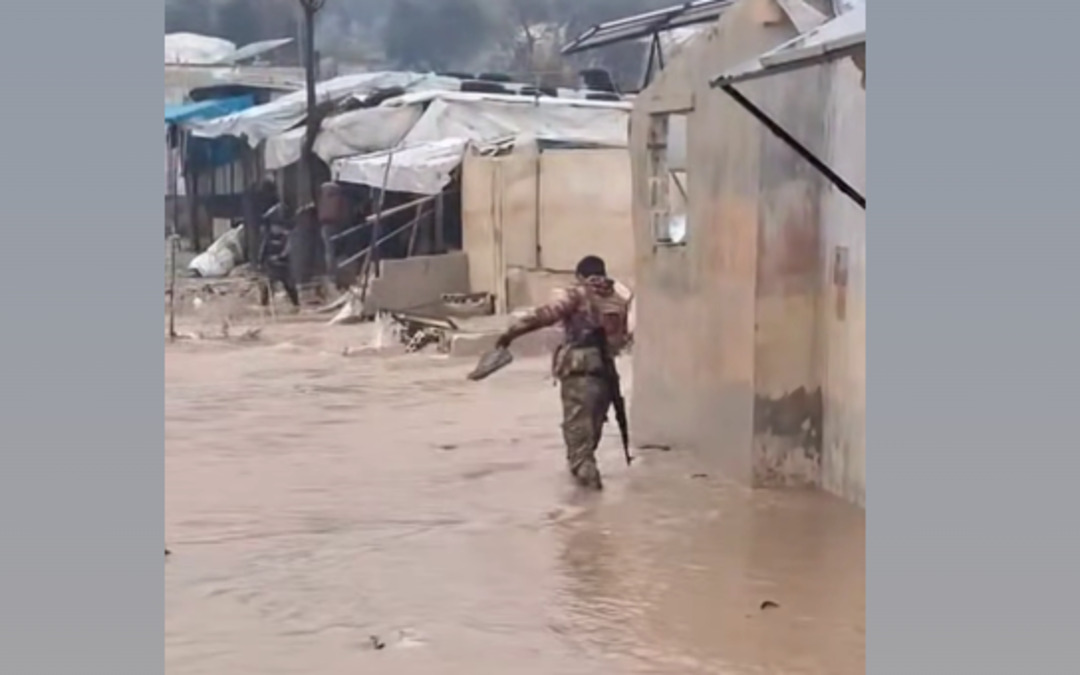 قتيلين ونزوح جراء سيول في ريف اللاذقية وإدلب