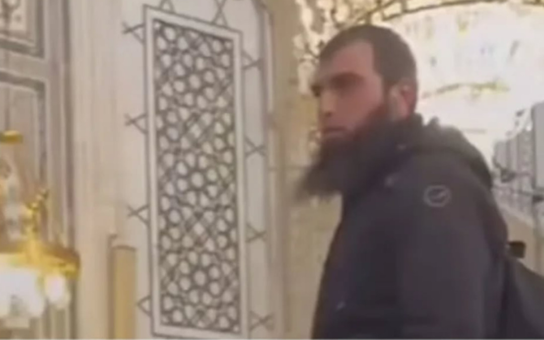 رجل يدعي النبوة داخل الجامع الأموي بدمشق