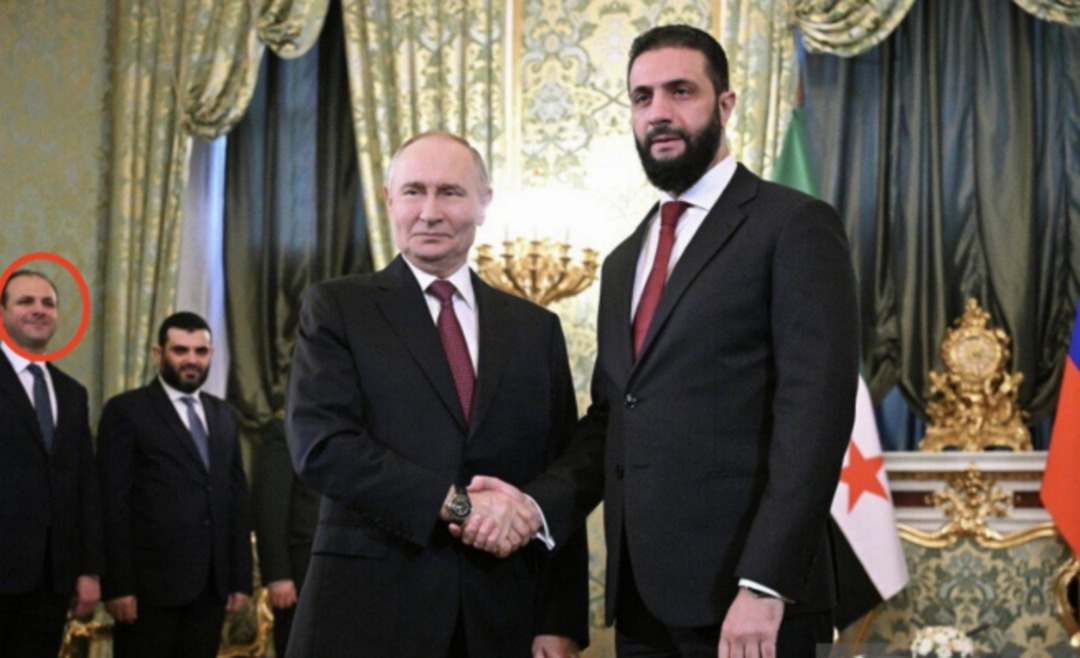 تقارير تتحدث عن اتفاق سري بين شقيق الشرع وموسكو