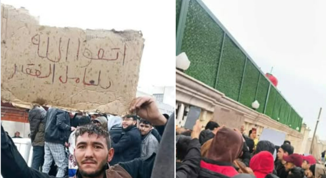 طلاب جامعة الفرات في الرقة يخرجون بمظاهرة للمطالبة باعتراف بشهاداتهم وتكافؤ الفرص