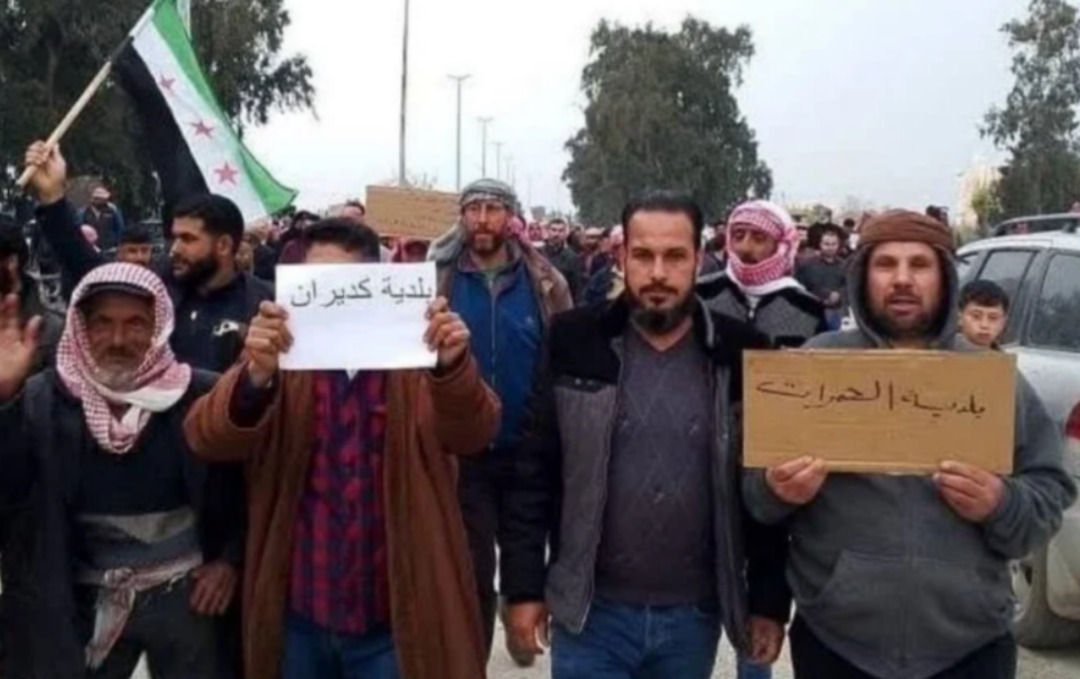 احتجاجات في الرقة والحسكة ضد سياسات التوظيف وتردي الخدمات بعد دمج المؤسسات