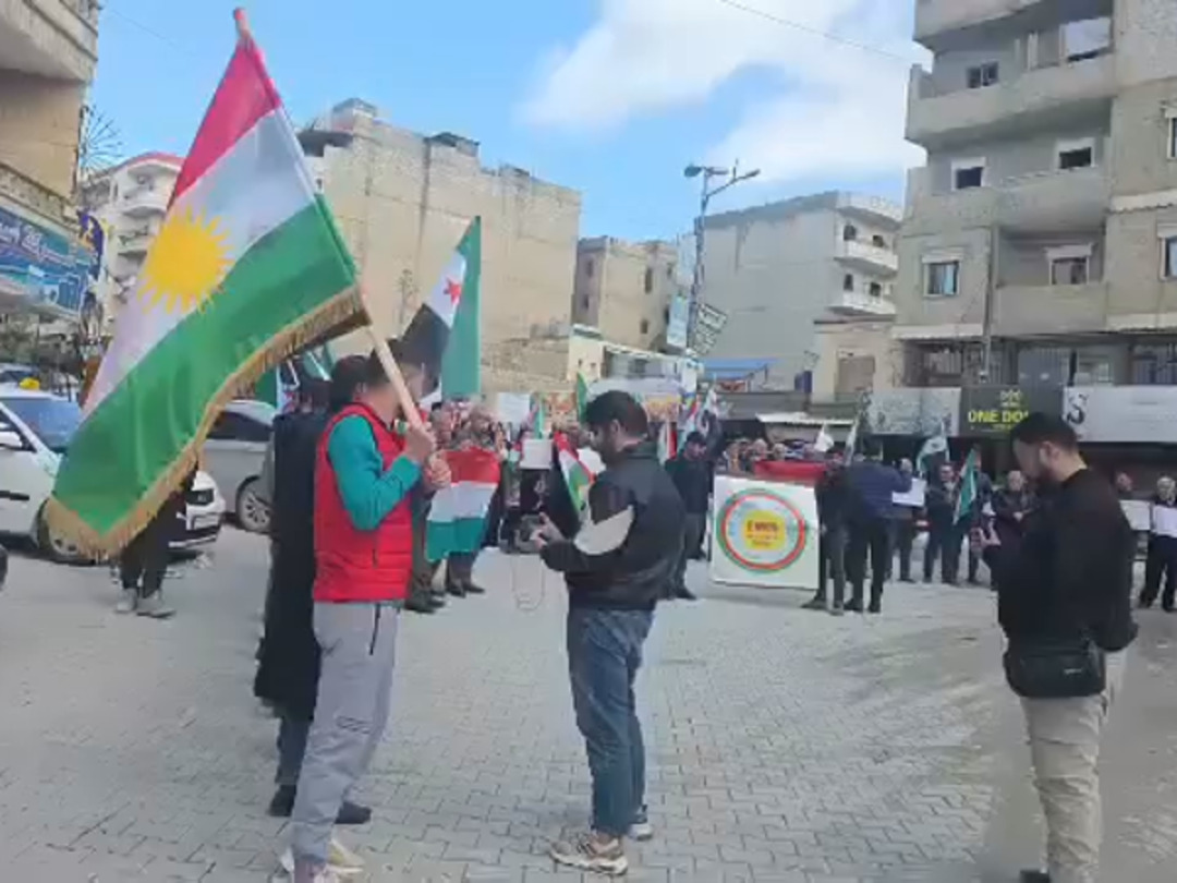 احتجاجات بعفرين وتوتّر بين الأهالي وشبان موالين للحكومة الانتقالية