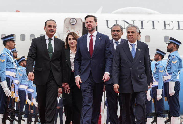 وفد أمريكي يصل إلى إسلام آباد لبحث الهدنة مع إيران