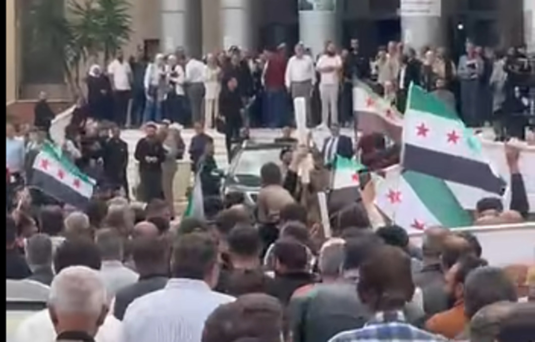 مظاهرة  أمام القصر العدلي في حلب للمطالبة بإلغاء قرار الاستملاك