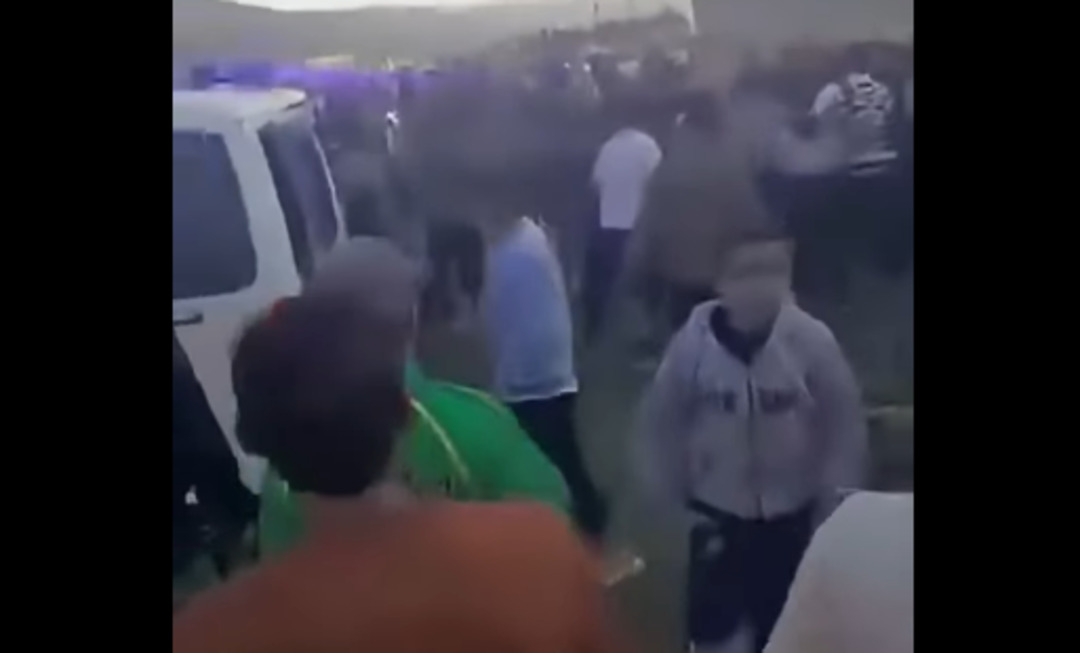 فيديو: اشتباكات مسلحة خلال مباراة كرة قدم في بعرين بحماة توقع جرحى