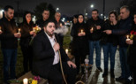 جدل بعد ظهور قناطري يدخن الأركيلة أثناء تعزية ضحايا سان دييغو