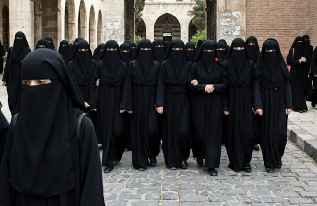 الشيخ الذهبي يغزو جامعات سوريا بالنقاب وسط حالة من الجدل