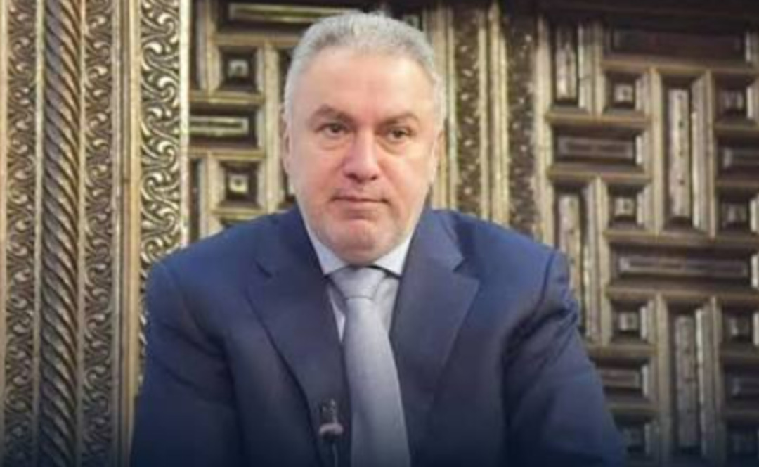 ملصقات بمحيط أحياء دمشق تطالب بمحاسبة رجل الأعمال محمد حمشو