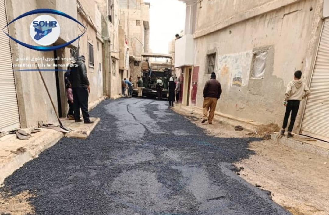 شبهات فساد وتجاوزات فنية في مشاريع تأهيل البنية التحتية بمخيم للنازحين في ريف درعا