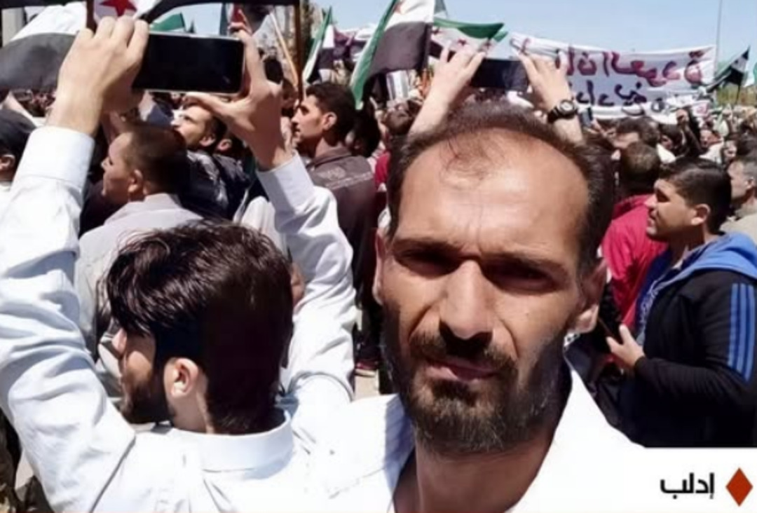 اعتقال ناشط في إدلب عقب مشاركته في احتجاجات وانتقاده سياسات الحكومة