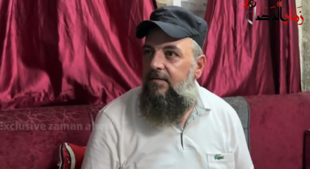 13 عامًا قضاها مختبئًا خلف جدار.. سوري يخرج من مخبئه بعد سقوط الأسد