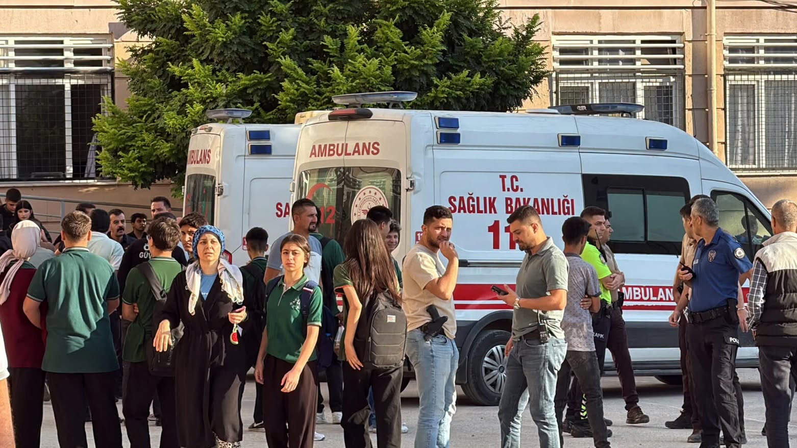 هجوم مسلح على مدرسة في مانيسا التركية وإصابة 11 طالب