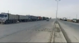 سائقو الشاحنات القادمة من العراق يشكون احتجاز مركباتهم وأوراقها في محيط الرقة